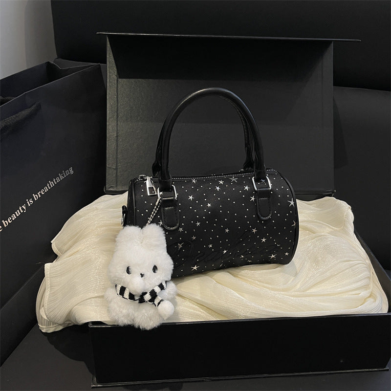 Stylische mit Sternen verzierte Handtasche