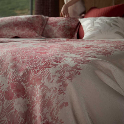 Bettwäschegarnitur aus Baumwollsatin mit floraler Jacquard-Tagesdecke und Kissenbezügen