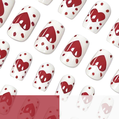 Romantisches Herzdesign Nail Art Brehn