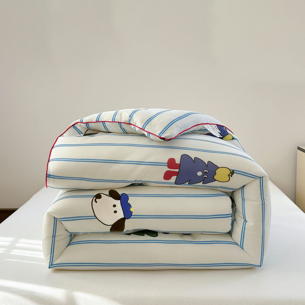Kinder-Bettwäscheset mit niedlichen Tiermotiven und gesteppter Decke