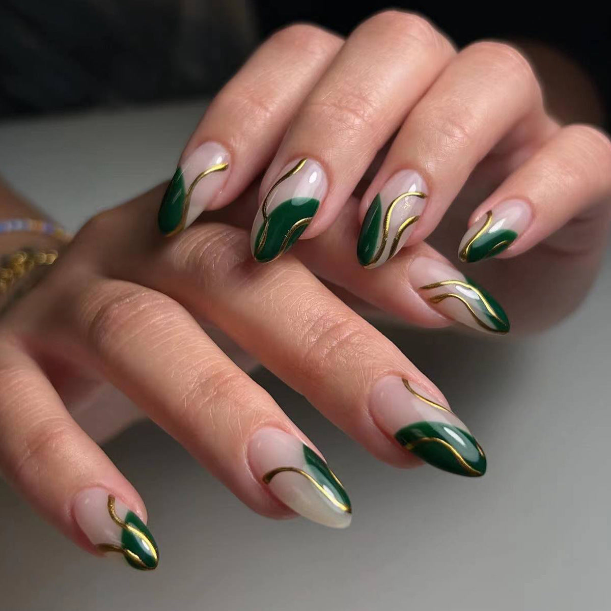 Elegantes Blattmuster Nagelkunst