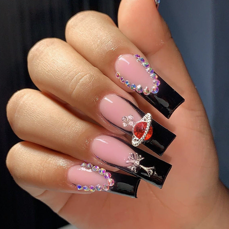 Kunstvolle Nagelverlängerungen mit Strass- und Planetenmotiven Brehn