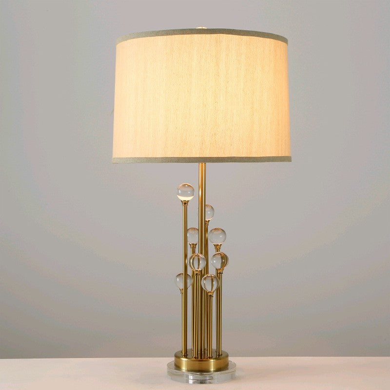 Elegante Tischlampe mit einzigartigem skulpturalem Fuß