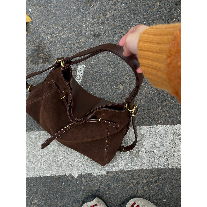 Elegante Wildleder Schultertasche Brehn