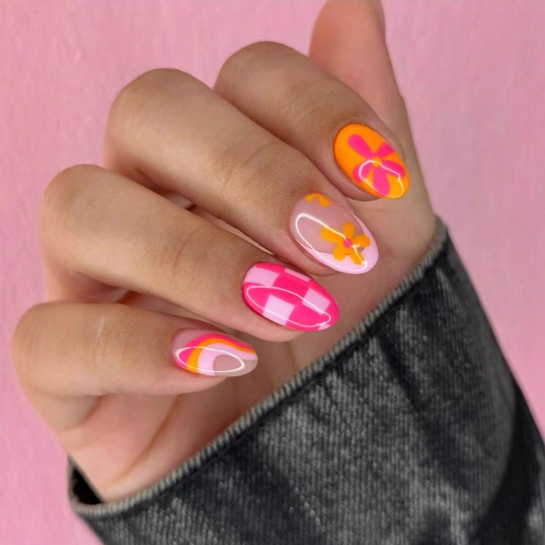 Kreatives Kunstnagelset mit lebendigen Mustern Brehn