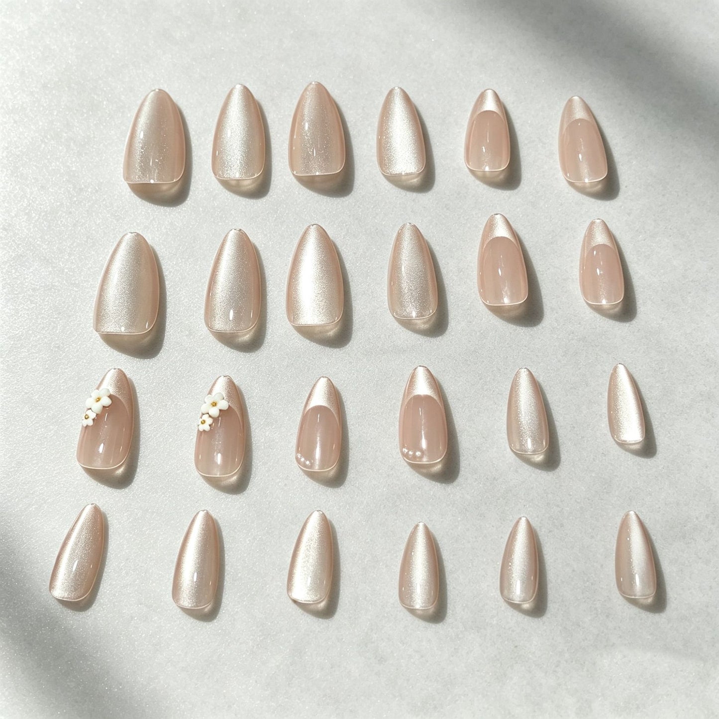 Elegante Blumen Nageldesign Press-On Tipps Brehn