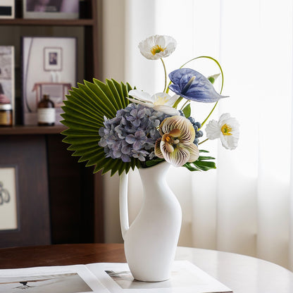 Stylische künstliche Blumenarrangement
