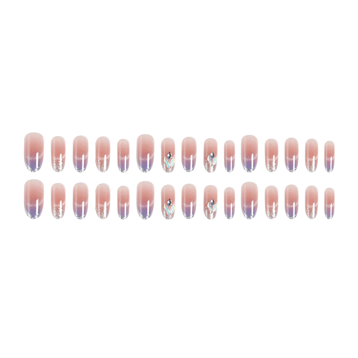 Kunstnagelset mit elegantem Glitzereffekt und verschönerten Applikationen Brehn