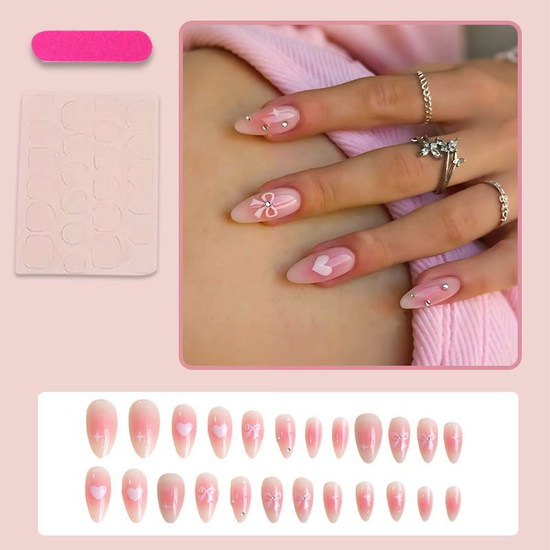 Kunstnagelset mit zarten Schleifenverzierungen Brehn
