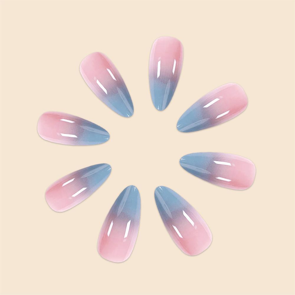 Gradient Ombre Stiletto Nagelkunst