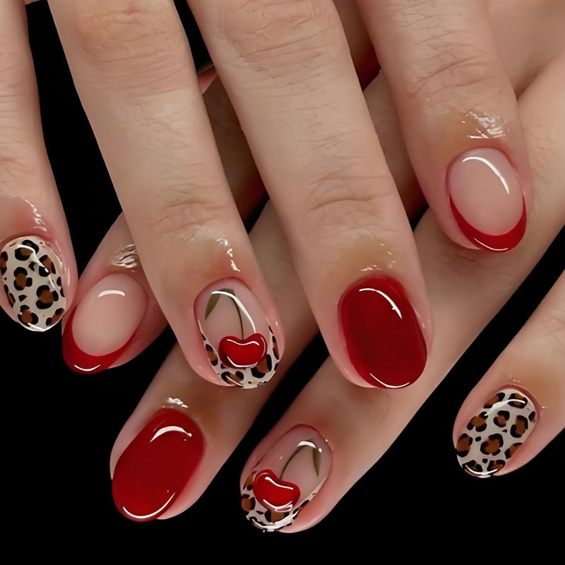 Kunstnagelset mit trendigen Leopard- und Kirschmotiven Brehn
