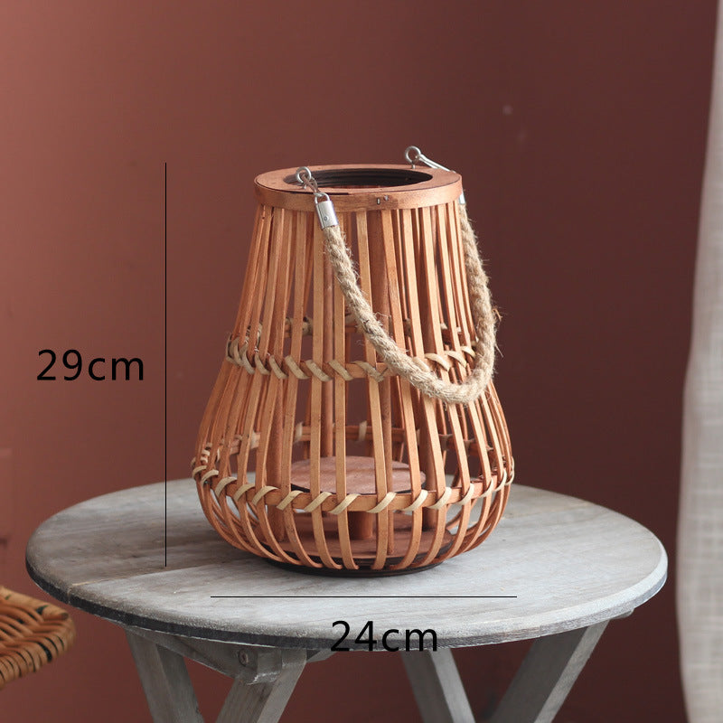 Handgefertigte Laterne aus Holz und Geflecht Brehn