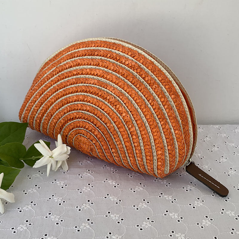 Kosmetiktasche Im Eleganten Halbmonddesign Brehn