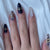Künstlerisches Press-On-Nagelset mit zeitgenössischen Mustern Brehn