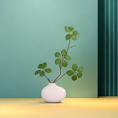 Minimalistische dekorative Pflanzenanordnung