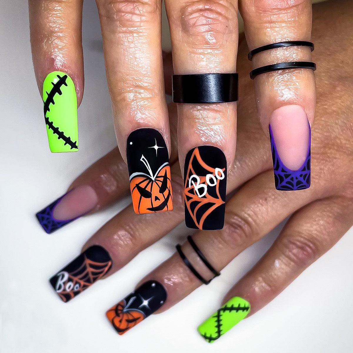 Kreatives Halloween Nageldesign Brehn