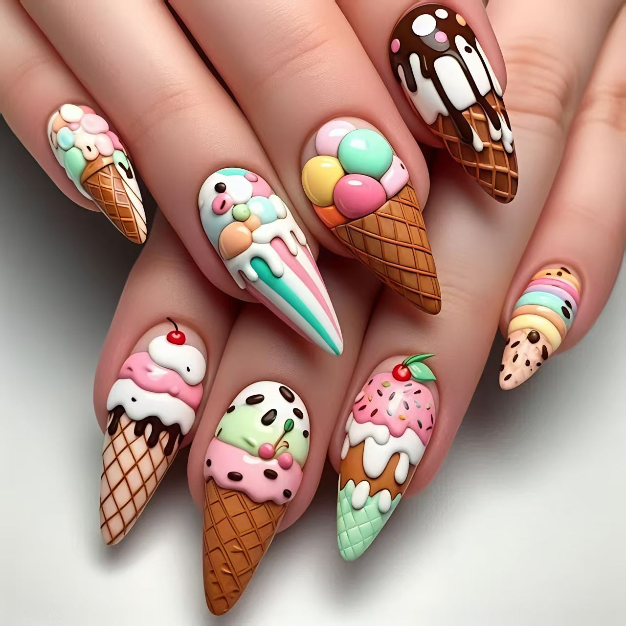 Kreative Kunstnägel mit Eiscreme-Motiv Brehn