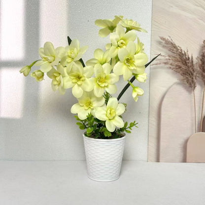 Künstliche Orchideenpflanzenanordnung für die Innendekoration zuhause