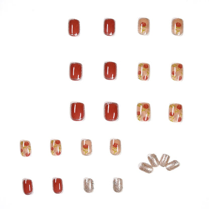 Kunstvolle Nagelkunst mit natürlichem Farbverlauf und Blütenakzenten Brehn