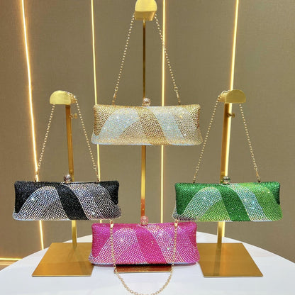 Glamouröse mit Strass besetzte Clutch