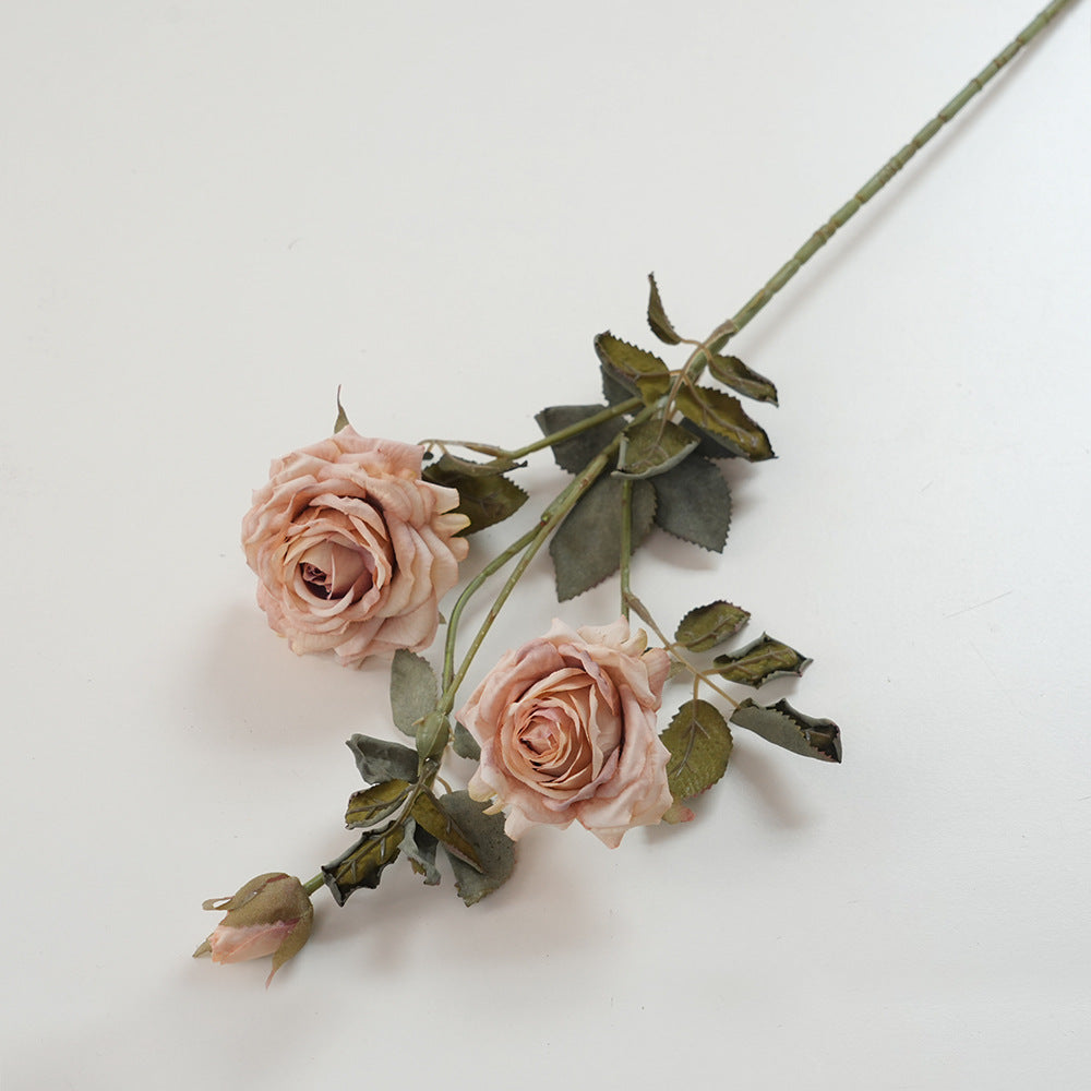 Realistische Blumenstammdekoration