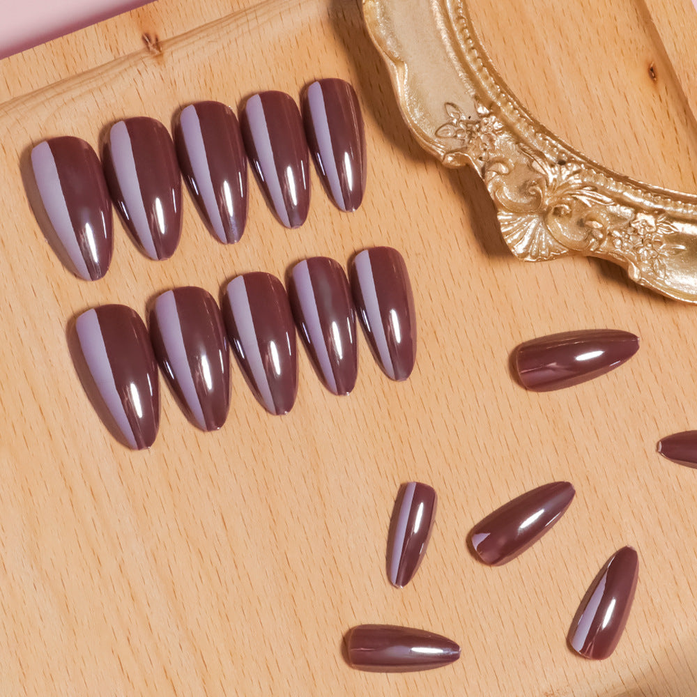 Glänzendes Stiletto Presse-Nagel-Set mit einzigartigem Design Brehn