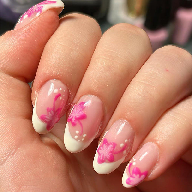 Kunstnagelset mit floralem Stil und eleganten Spitzen Brehn