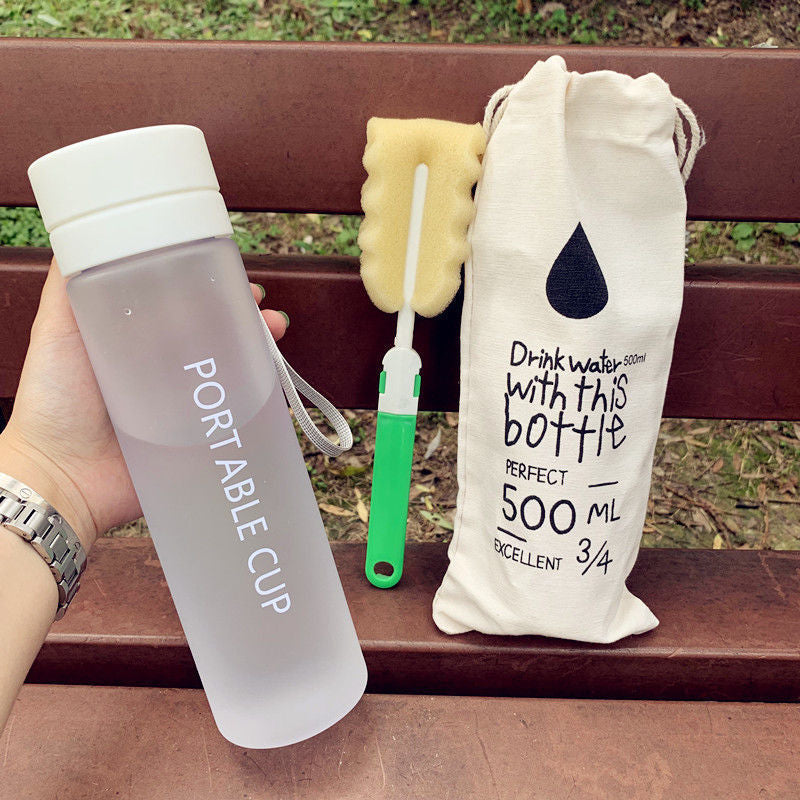 Damen tragbare Wasserflasche mit praktischem Reinigungssystem Brehn