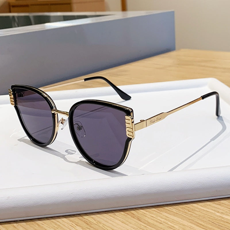Damen Cat-Eye Sonnenbrille mit eleganten akzentuierten Gläsern Brehn