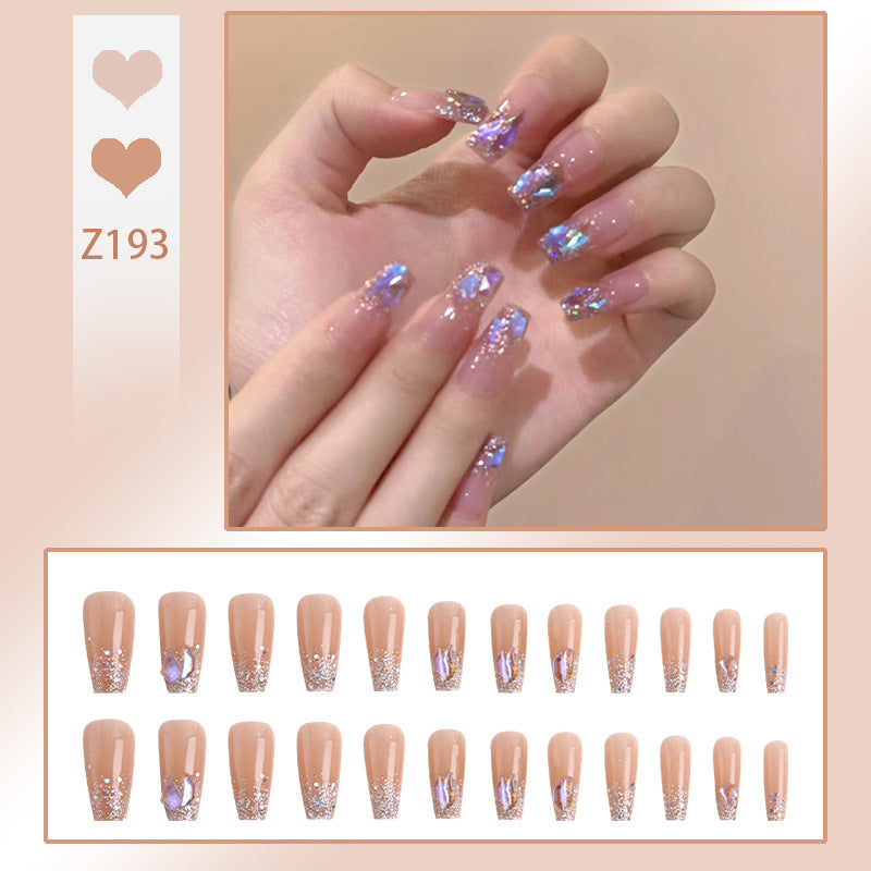 Kunstnagelset mit eleganten Glitzerverzierungen und schimmernden Akzenten Brehn