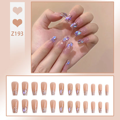 Kunstnagelset mit eleganten Glitzerverzierungen und schimmernden Akzenten Brehn