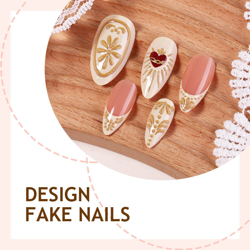 Kunstnagelset mit eleganten Goldverzierungen Brehn