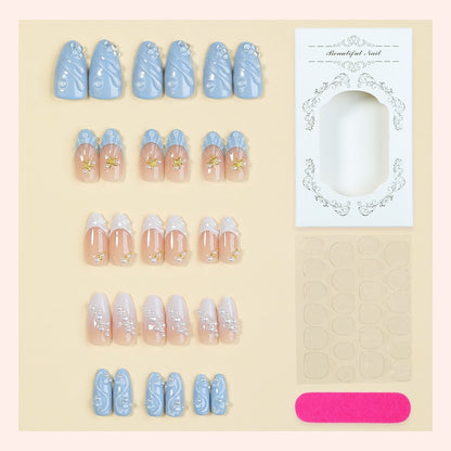 Kunstnagelset mit filigranem Design und eleganten Akzenten Brehn