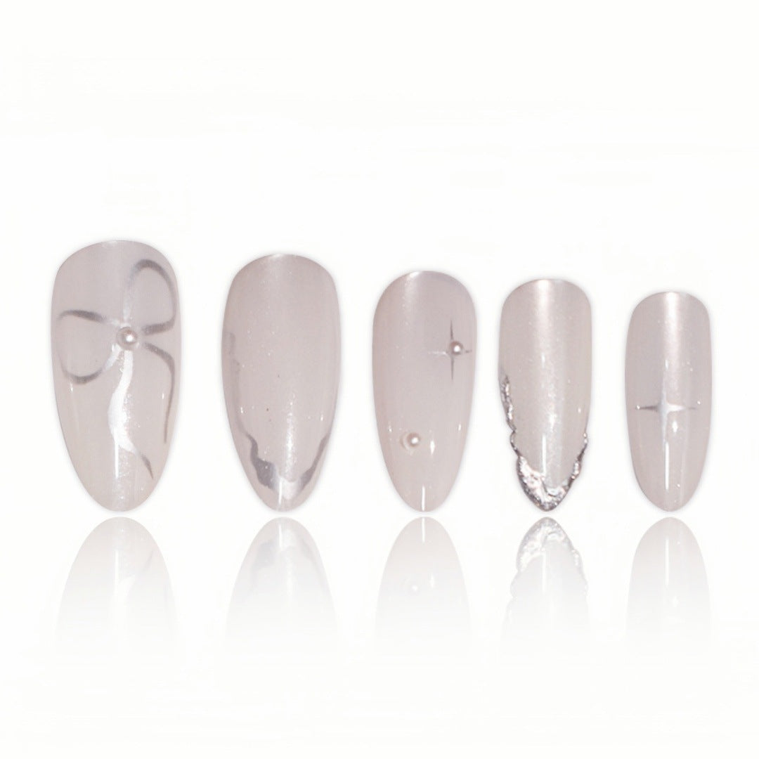 Elegante Stiletto Nagelkunstverlängerungen mit silbernen Akzenten Brehn