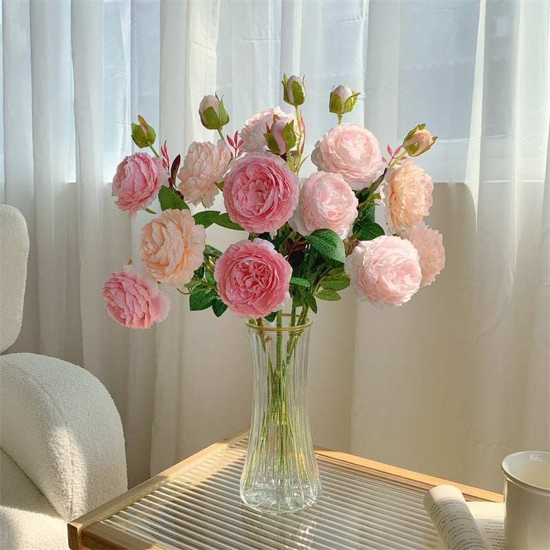 Eleganter künstlicher Rosenstrauß