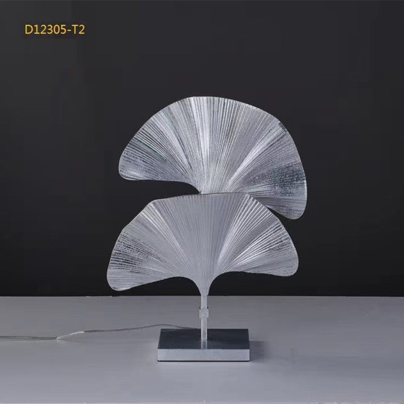 Künstlerische Tischlampe mit Ginkgo-Blatt-Design