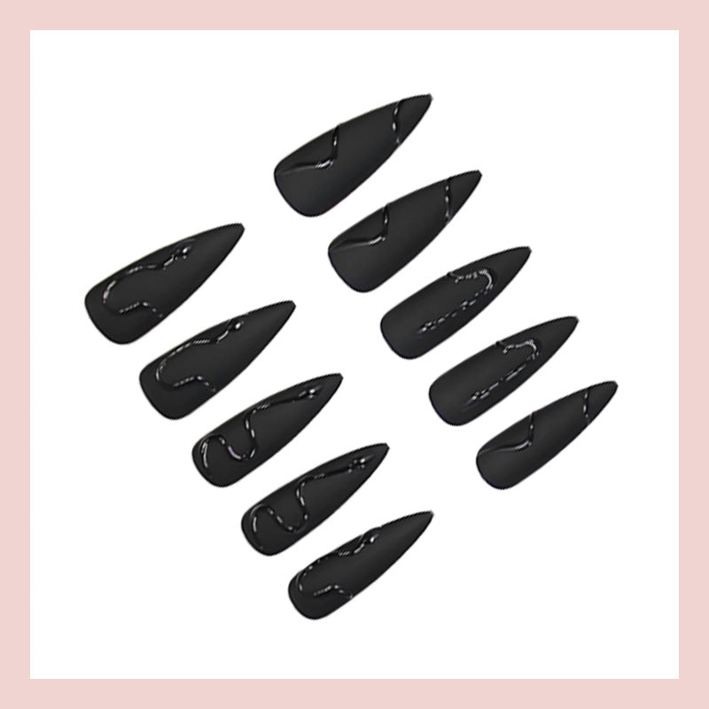 Kunstnagelset mit stylischen geometrischen Designs Brehn
