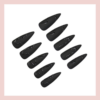 Kunstnagelset mit stylischen geometrischen Designs Brehn