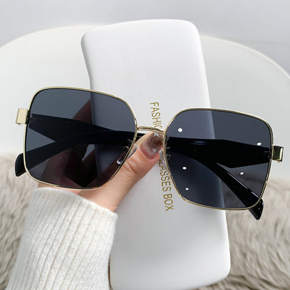 Damen stilvolle quadratische Sonnenbrille mit geschwungenem Rahmen Brehn