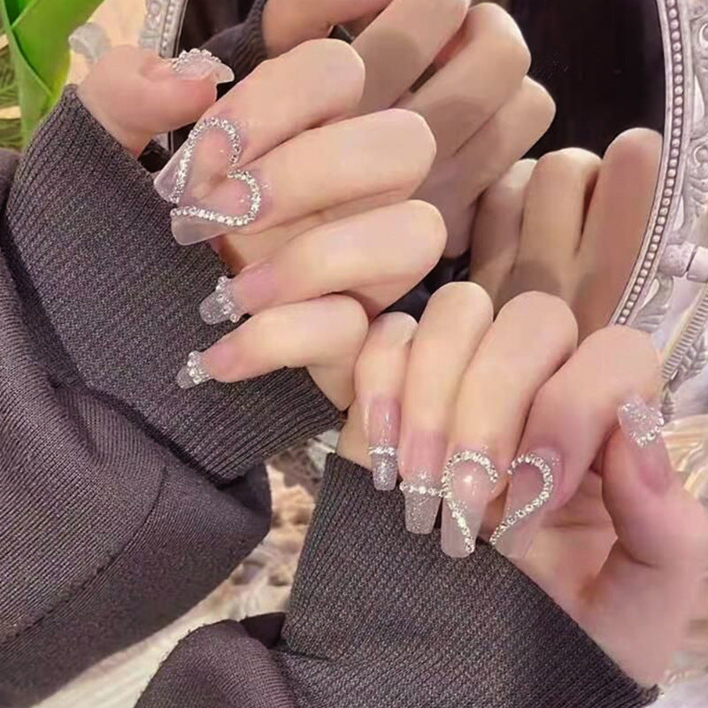Kunstnagelset mit funkelnden Glitzer- und holografischen Akzenten Brehn