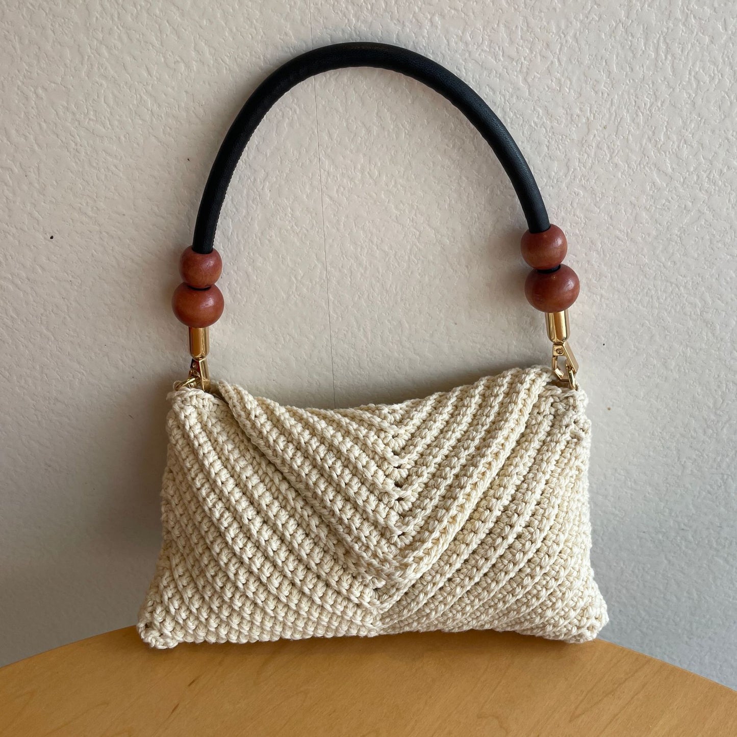 Handtasche mit Stilvollem Eingearbeiteten Henkel Brehn