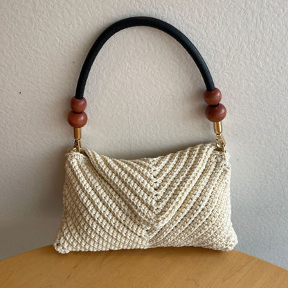 Handtasche mit Stilvollem Eingearbeiteten Henkel Brehn