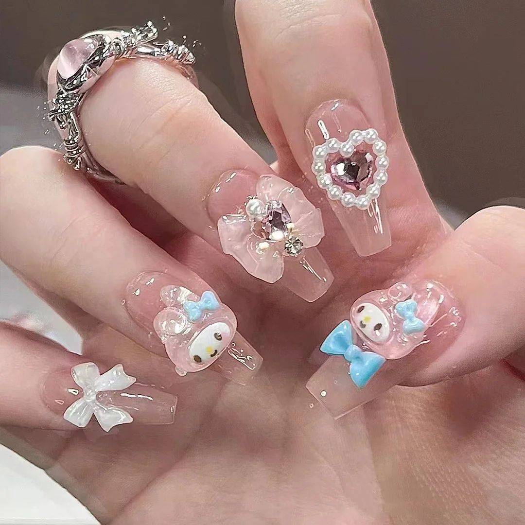 Dekoratives Press-On-Nagelset mit einzigartigen Mustern Brehn