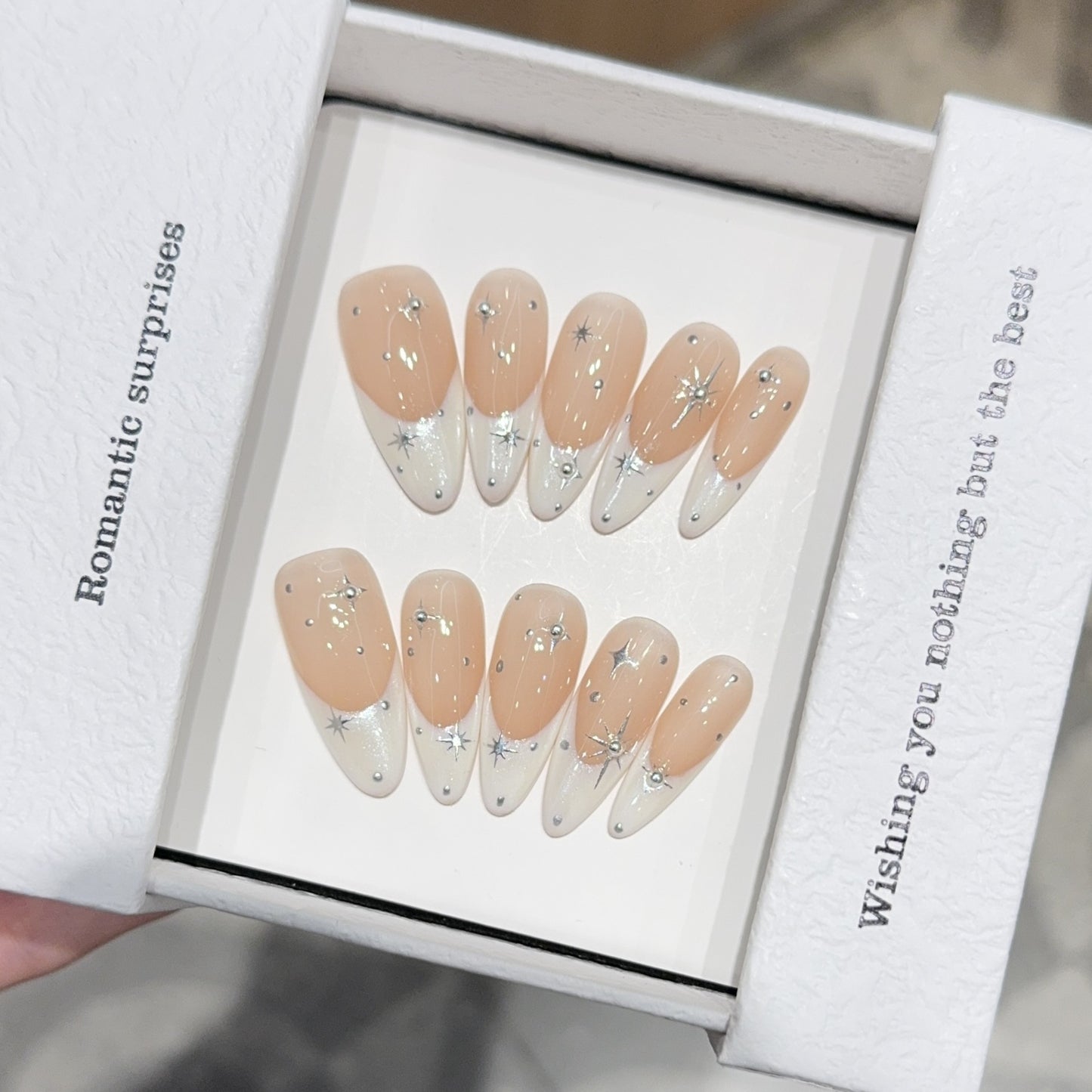 Glamouröse Kunstnägel mit Romantischem Sternenmotiv Brehn