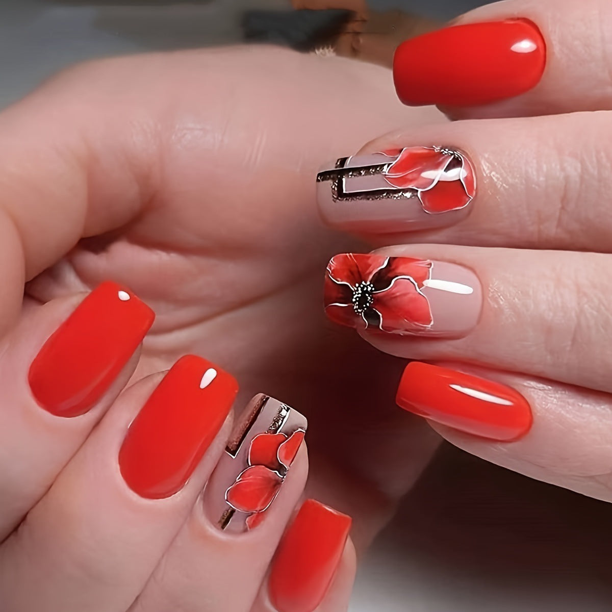 Kreative Kunstnägel mit Stilvollen Mohnblumen-Design Brehn
