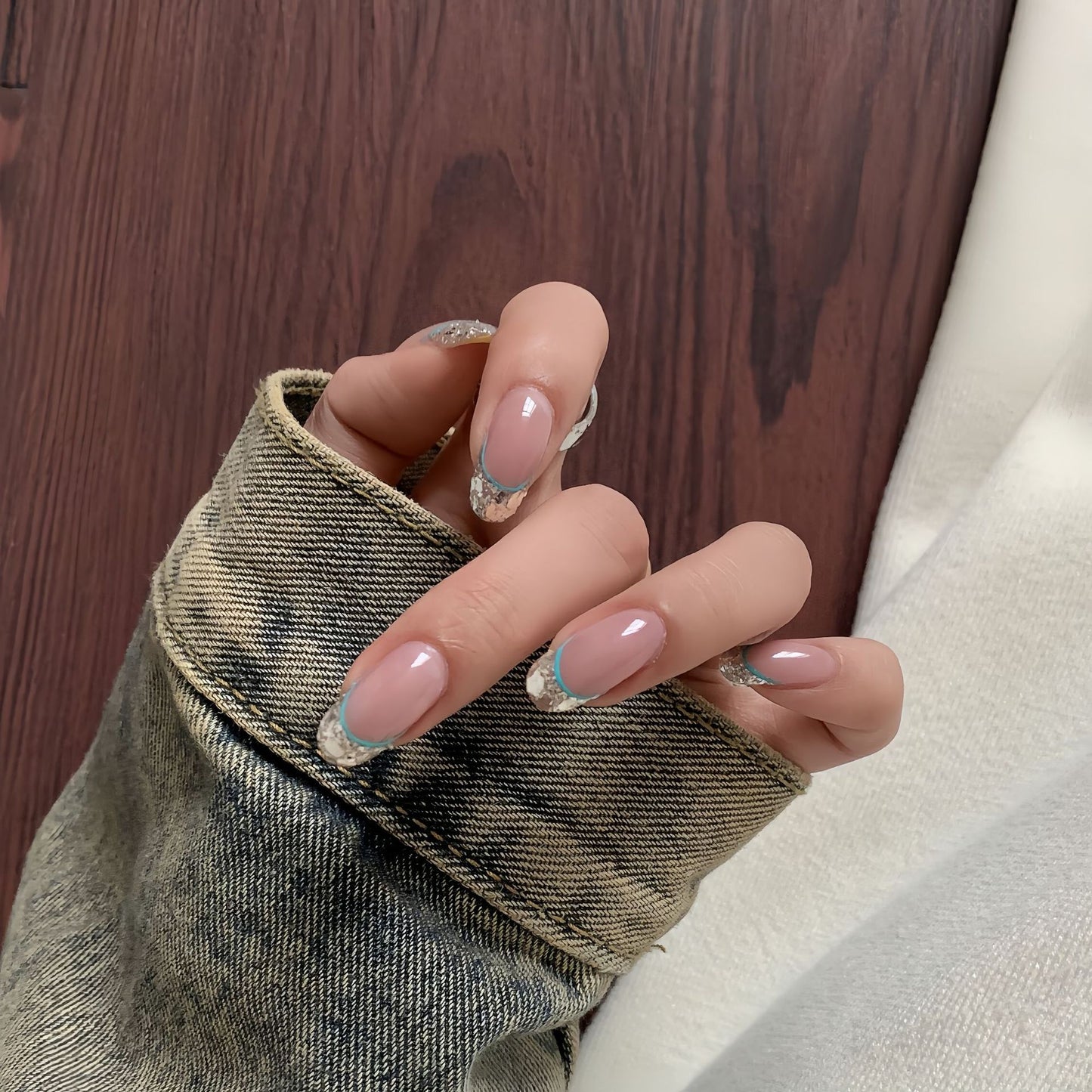 Kunstnägel mit Schimmerndem Glitzer und Elegantem French-Tip Brehn