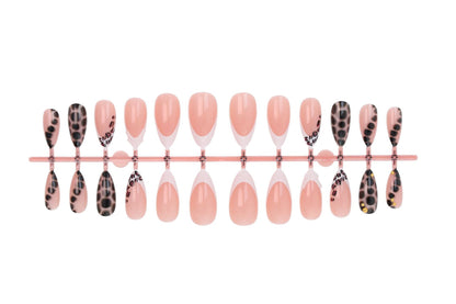 Kunstnagelset mit trendigen Leopardenmustern und eleganten Akzenten Brehn