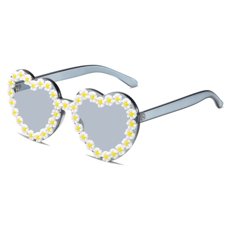 Damen Liebesförmige Sonnenbrille mit floralen Verzierungen Brehn