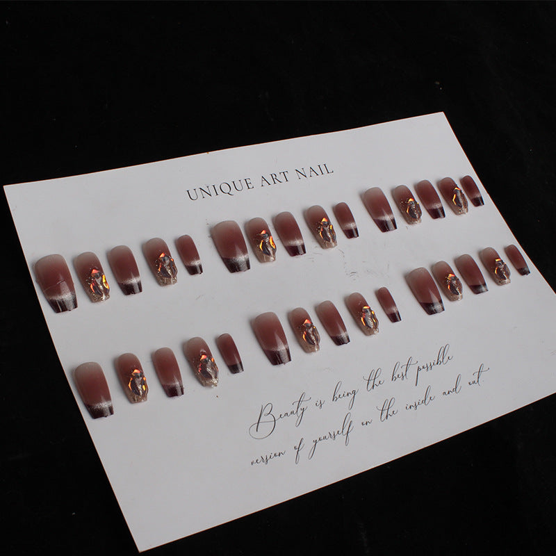 Glänzendes Gradient Press-On Nagelkunstset mit dekorativen Akzenten Brehn