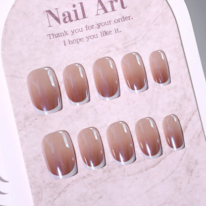 Kunstvolle Maniküre mit elegantem French-Tip Brehn